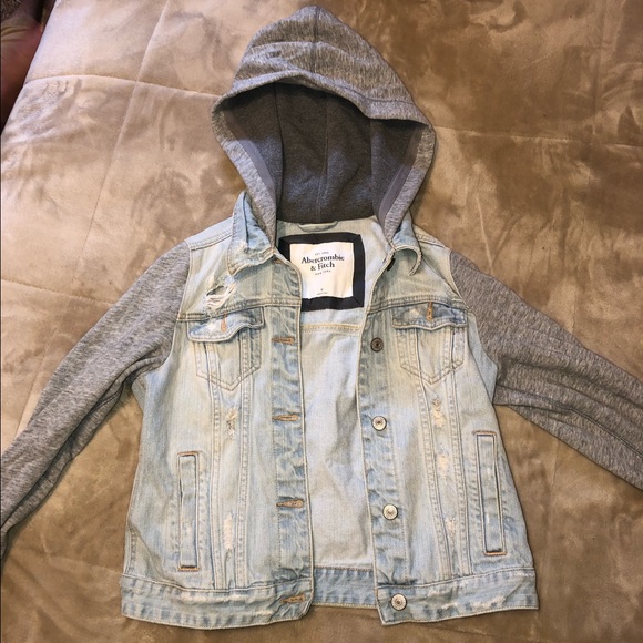 Abercrombie & Fitch Jackets & Blazers - Abercrombie jean jacket with hoodie